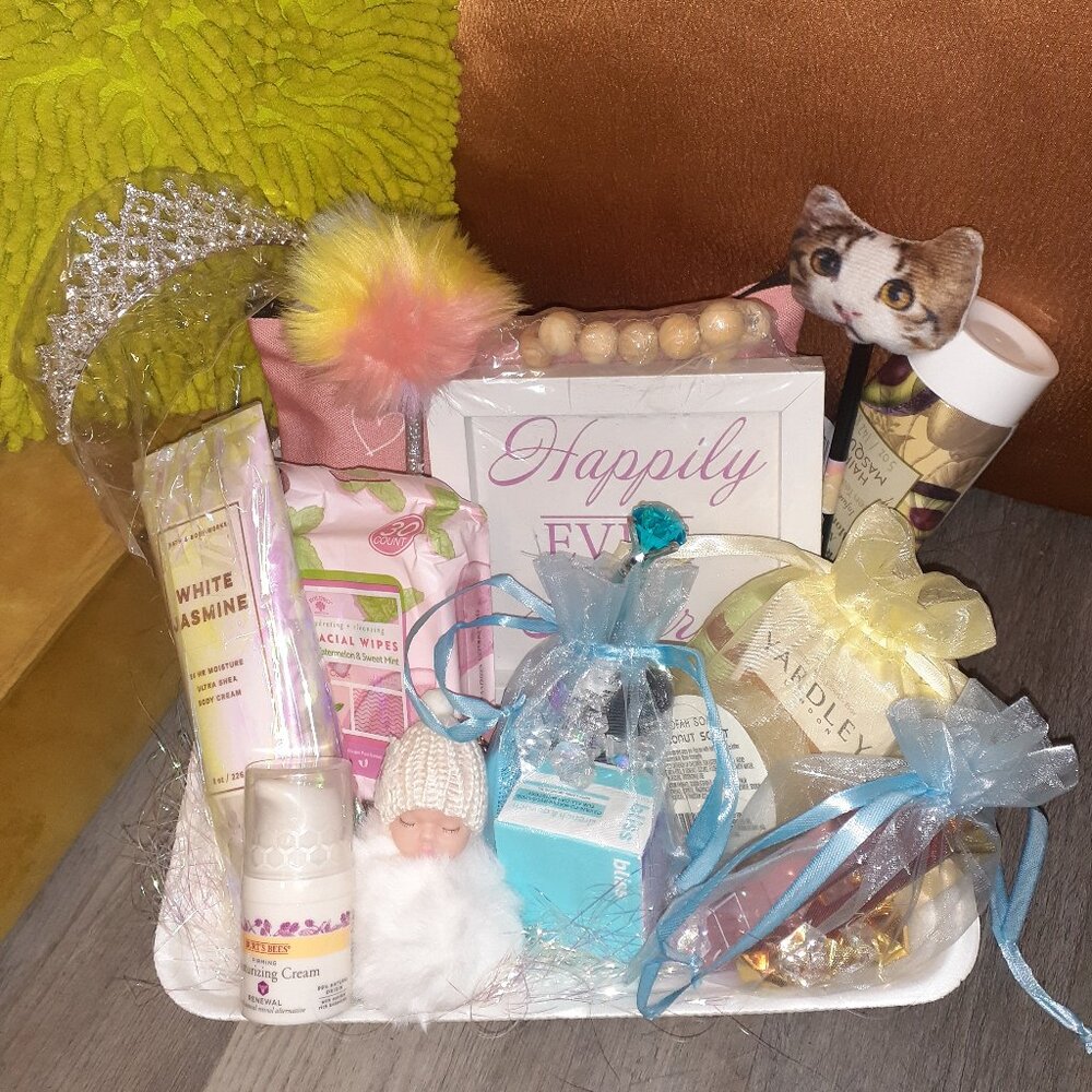 WEDDING/REG. HAND MADE GIFT BASKET VARIETY PACK ➕ Choice of Decorative Wall Art